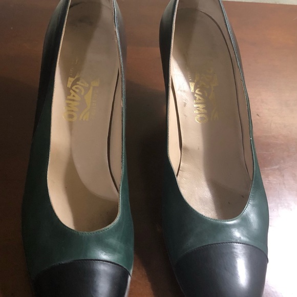Authentic women’s Ferragamo pumps - Picture 4 of 4